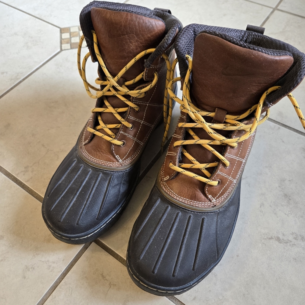 Nike Men's ACG Brown Boots